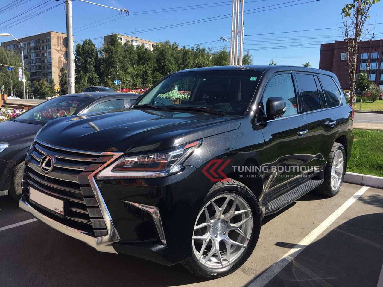 Lexus LX570 на 22" дисках Ferrada FT3 Machine Silver фото 2